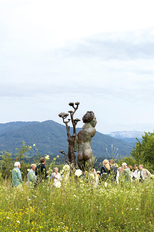 Markus Lüpertz, Daphne, Bronze, farbig gefasst, 2003, 370 x 120 x 120 cm
